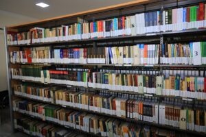 Allabergenova 60 mingdan ortiq kitob fondiga ega Axborot-kutubxona markazida bo‘ldi file 741